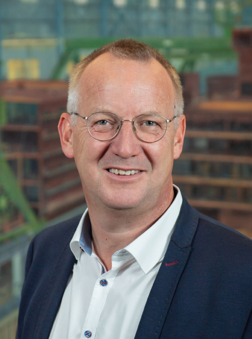Portrait von Peter Hackmann, Leiter der Unternehmenskommunikation Meyer Werft